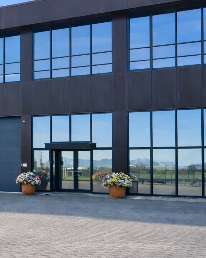 De entree van het hoofdkantoor van Dysun Energy aan de Voltaweg in Echt